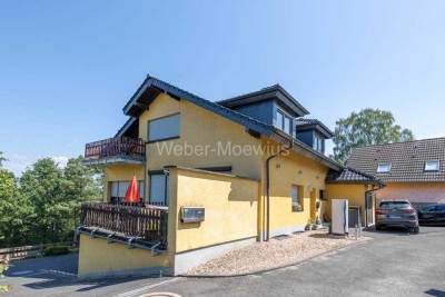Mehrfamilienhaus mit neuer Luft-Wärmepumpe, Terrassen, Balkon, Garagen + Doppelcarport