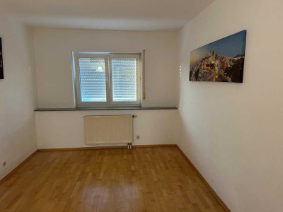 1300.0 € - 90.0 m² - 3.0 Zi.