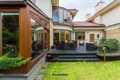 Einfamilienhaus mit Garage und Pool + provisionsfrei +