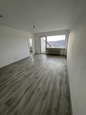 Schöne und helle 1-Zimmerwohnung mit Balkon und toller Aussicht in Niedernhausen