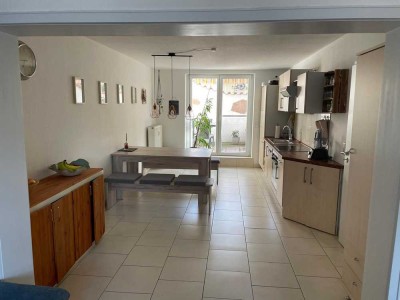 Schöne 3 Zi-Wohnung mit Wohnküche und Terrasse