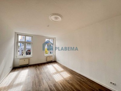 Gut geschnittene 3- Zimmer- Wohnung mit 2 Bädern, neue Einbauküche möglich, wird frisch renoviert
