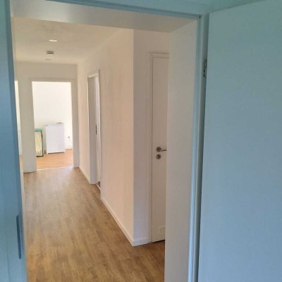 Helle 4-Zimmer-Wohnung mit Balkon nahe City Galerie