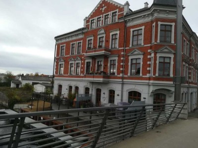 Schöne, helle 2-Raum Wohnung mit EBK und Balkon direkt am Wasser.