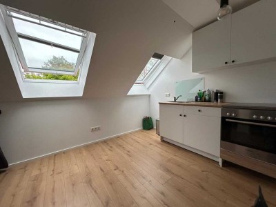 Perfekt für Singles: Helle, kernsanierte 1-Zimmer-Dachgeschosswohnung mit offenem Wohnbereich