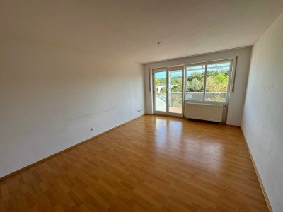 Sehr schöne, helle, moderne 2-Zimmer Wohnung mit großem Balkon