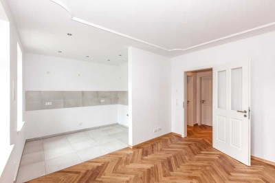 Luxussanierung+Erstbezug- 2-Raum-WE mit Tageslichtbad, FBH, Parkett, West-Balkon, Abstellraum, Sauna