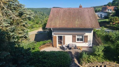 möbliertes Einfamilienhaus mit EBK, Blick und Garten