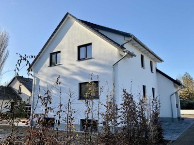 Freistehendes Einfamilienhaus mit Einliegerwohnung in beliebter Wohnlage von Duderstadt (KfW-55)