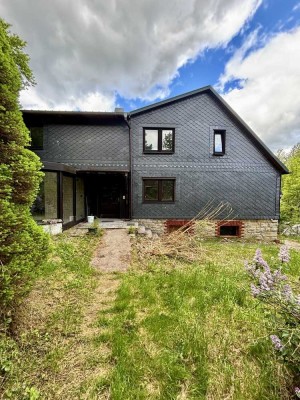 Preisreduzierung! Doppelhaushälfte mit großem Garten und Wintergarten in Schalkau!