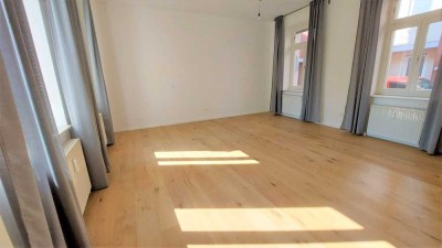 Komplett renovierte, helle 1 ZKBD Wohnung in sehr zentraler und ruhiger Lage