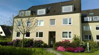 Alt-Rahlstedt, 4-Zimmer-Whg., gr. Terrasse, EBK, elektr. Rollläden, Stäbchenparkett, TG-Stellplatz