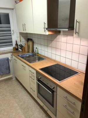 Gepflegte 2-Zimmer-Wohnung mit großer Terrasse und Einbauküche in Stuttgart-Feuerbach