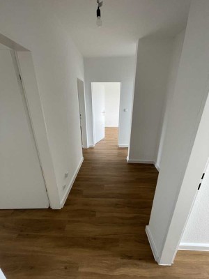 frisch SANIERTE 3 Zimmer Wohnung mit Balkon