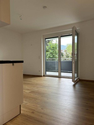 Moderne 2-Zimmer-Wohnung mit Balkon &amp; Tiefgarage – Zentrale Ruhelage in Wörgl