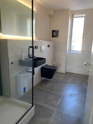 Moderne 2,5-Zimmer-Wohnung,Balkon,EBK,neuwertig