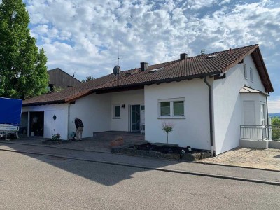 Grosse, renovierte, wunderschöne 3.5 Zi-Whg mit Balkon und Weitsicht