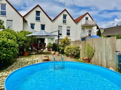Modernes Reihenmittelhaus am Feldrand
mit Einbauküche, Kamin, Pool und Wintergarten