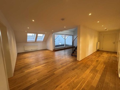 Exclusive Immobilie! Traumhaft schöne 4,5 Zi. DG Maisonette Wohnung in imposantem Altbau in S-West