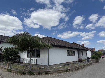 Freistehendes Einfamilienhaus in Feldrandlage, frisch renoviert und ruhig gelegen in Neuhofen