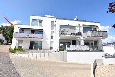 **Neuwertige 4-Zimmer-Wohnung mit Balkon, Aufzug und Tiefgaragenstellplatz**
