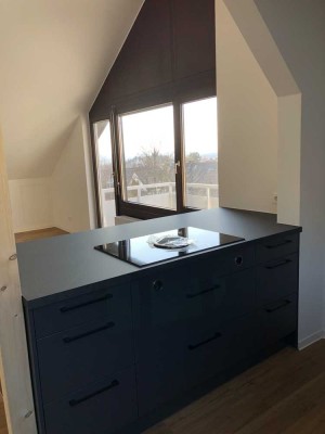 Stilvolle 2-Zimmer-DG-Wohnung mit moderner Einbauküche und Balkon in Böblingen