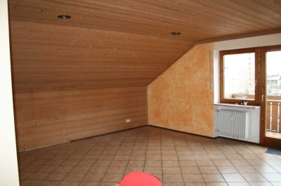 Großzügige 3-Zimmer DG-Wohnung mit Balkon in Mühldorf am Inn