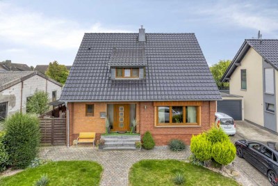 Wohnen und Wohlfühlen: Renoviertes Einfamilienhaus mit Garten und Kamin