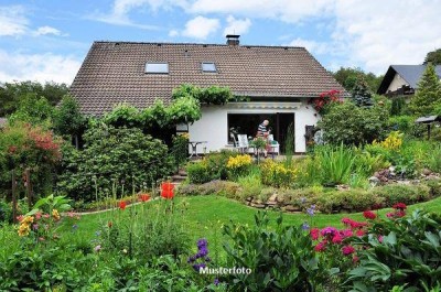 Einfamilienhaus mit Garten