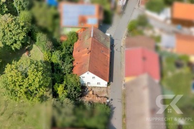 Doppelhaushälfte an der Burgmauer Leuchtenberg, Sanierungsobjekt mit Ausblick und Potenzial