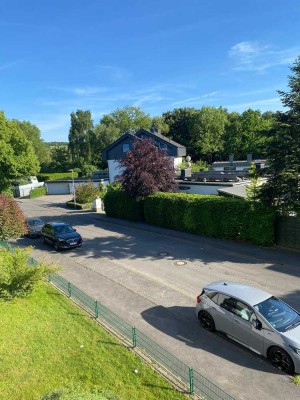 4,5 Zimmer-Wohnung mit Balkon und Garage in guter Lage