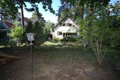 Hauptstadtmakler-Bezugsfreies Einfamilienhaus mit großem Garten in Top-Lage