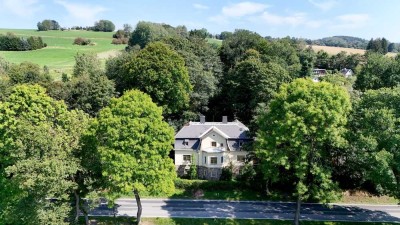 Schöne, teilsanierte Gründerzeit - Villa mit Wintergarten auf 2868 m² großem Grundstück in Schlettau