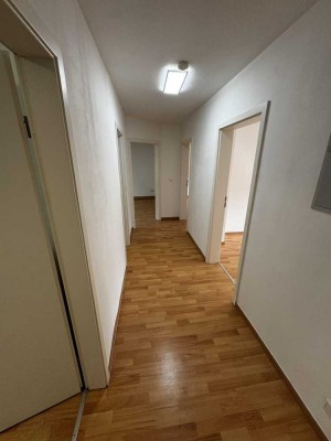 Helle 3 Zimmer Wohnung mit neuer Einbauküche in Zabo