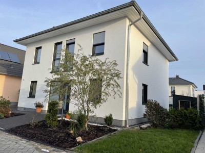 Freistehende Stadtvilla mit Garten in Heide Süd