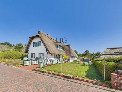 LANGEOOG: Wunderschönes Reetdach-Anwesen mit traumhaftem Grundstück am Dünenbereich zum Strand!