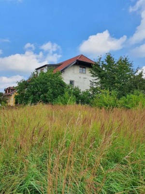 Haus mit großen sonnigen Grundstück für
Sanierung, oder neu zu Bebauung, zu verkaufen.