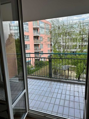 Frisch saniert! Helle ruhige 2 ZW mit Balkon an der Hackerbrücke