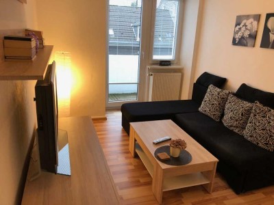 Helle, modern möblierte Wohnung mit schönem Balkon