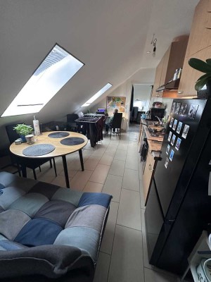 1-Zimmer-Dachgeschosswohnung im Zentrum Dingolfings zu vermieten