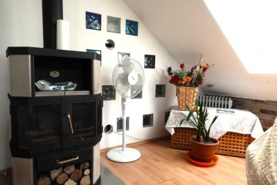 Helle und ruhige 2-Zimmer DG-Wohnung in zweiter Baureihe