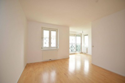 Großzügig angelegte 2-Zimmer-Wohnung im 3. Liftstock mit Tiefgaragenplatz