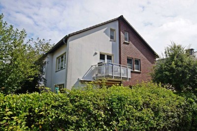 Zweifamilienhaus mit Potenzial in ruhiger Lage