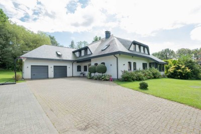 Wunderschöne Villa auf einmaligem, uneinsichtigem Grundstück von Privat zu verkaufen