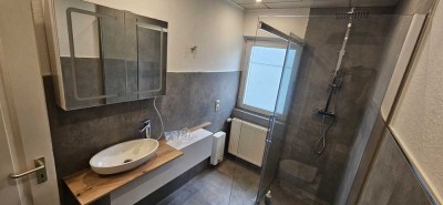 Schöne neu renovierte 2-Zimmerwohnung zu vermieten.