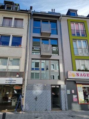 Neubau, stilvolle, geräumige 2-Zimmer-Wohnung mit kleiner Terasse in Köln