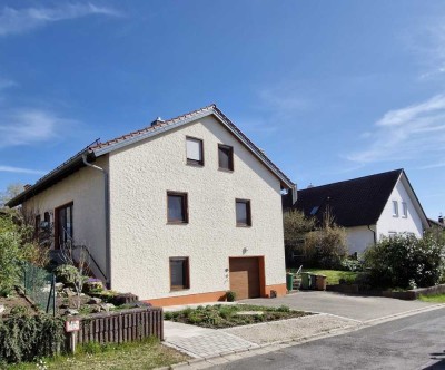 Gepflegtes 2 Familienhaus mit großem Garten