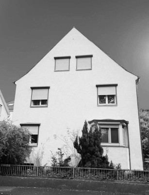 Mehrfamilien-Stadthaus mit 3 Wohnungen und Balkon in Ludwigsburg