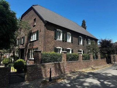 In dieser besonderen Wohnung trifft historischer Charme auf modernen Wohnkomfort, und das mit einem