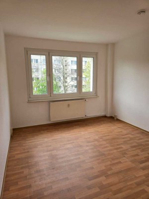 Helle 2 -Raumwohnung mit Tageslichtbad im 2. Obergeschoss + Kautionsfrei!